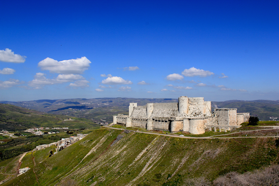 vue du Krak des chevaliers avec en arrière-plan la plaine de la Bocquée; Wikipédia, photo: Ergo